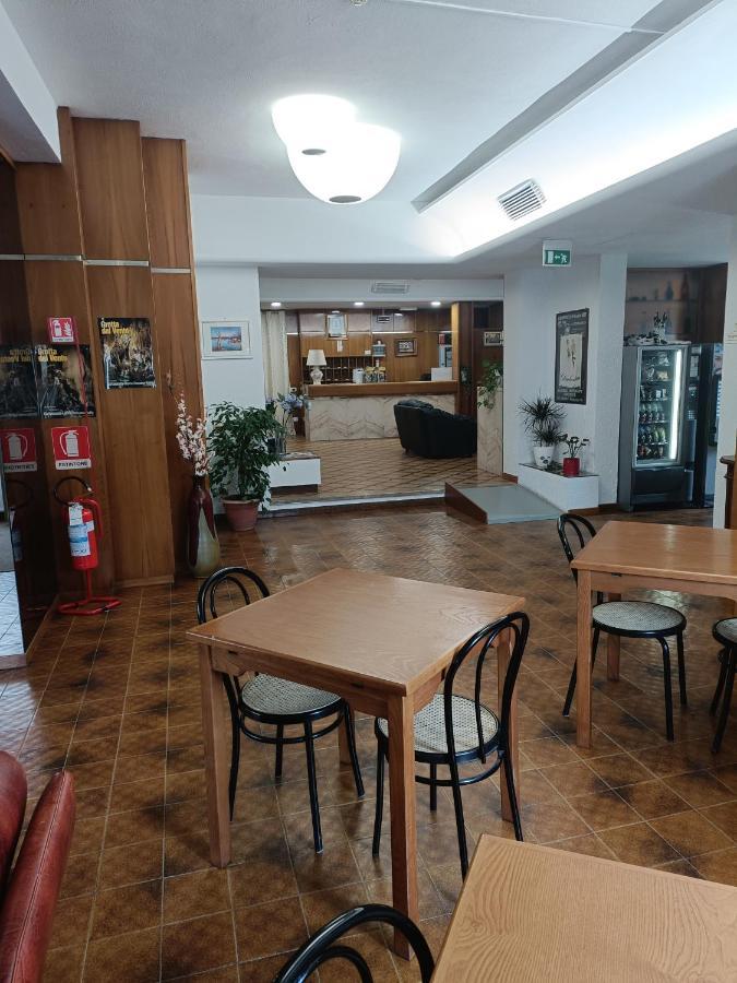Hotel Alba Serravalle เซอราวาเลพิสโตเยเซ ภายนอก รูปภาพ