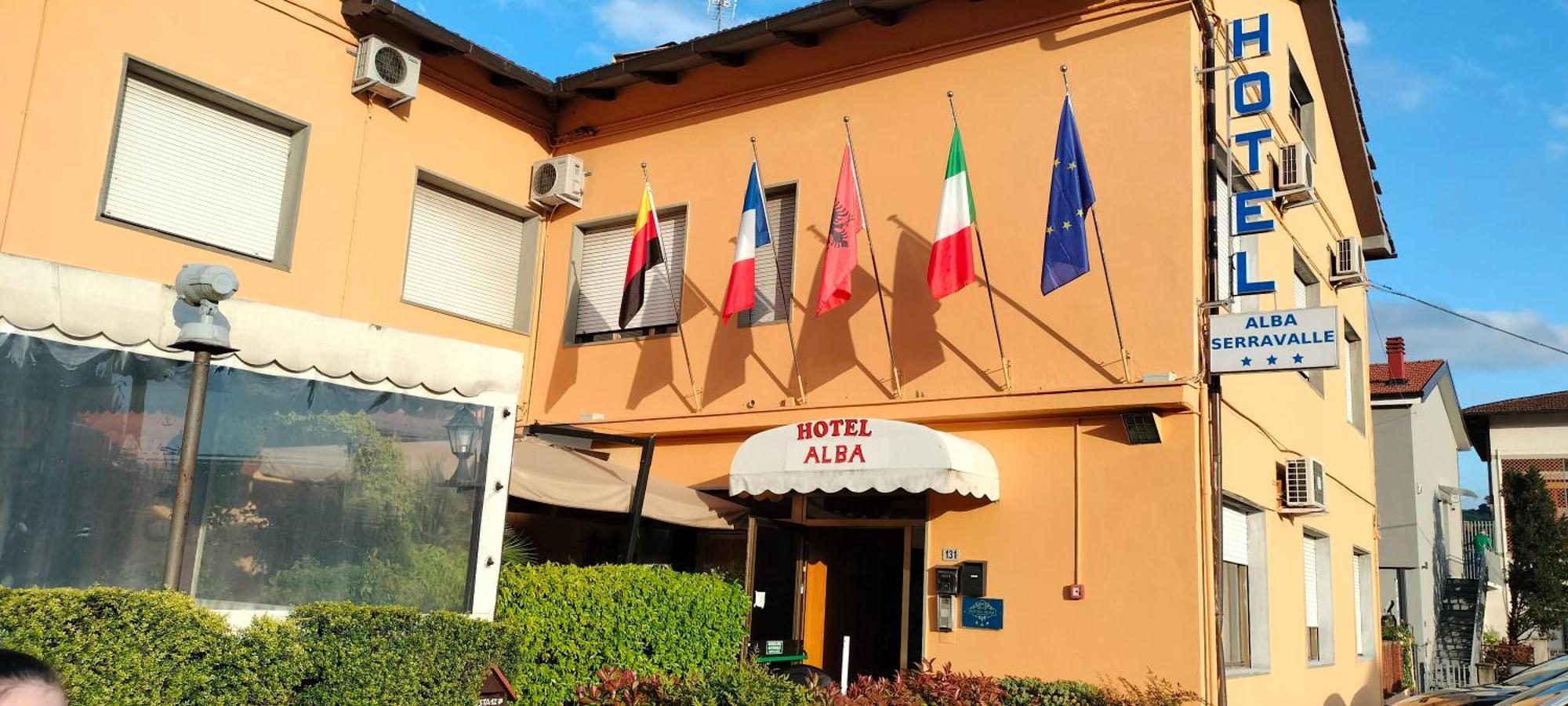 Hotel Alba Serravalle เซอราวาเลพิสโตเยเซ ภายนอก รูปภาพ